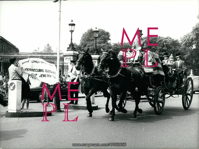 : Demonstration in front of Soviet ambassador in London : Demonstration in front of Soviet ambassador in London