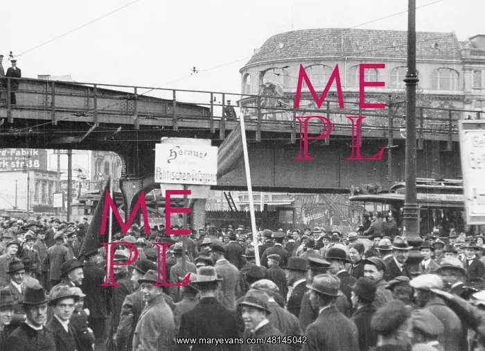 : Demonstration of Spartacists in Berlin, 1918 : Demonstration of Spartacists in Berlin, 1918
