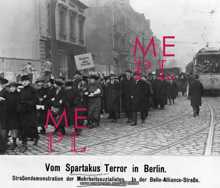 : Demonstration against the Spartacists in Berlin, 1919 : Demonstration against the Spartacists in Berlin, 1919