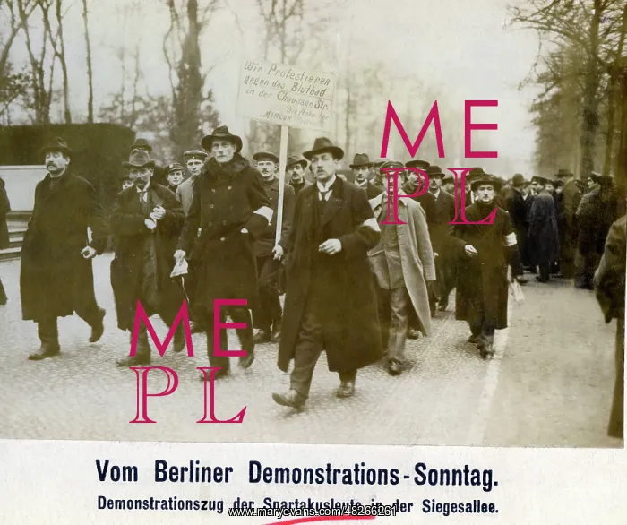 : Demonstration of Spartacists in the Siegesallee, 1918 : Demonstration of Spartacists in the Siegesallee, 1918