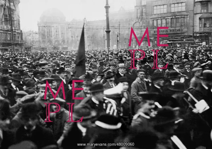 : Demonstration of the SPD at the Potsdamer Platz, 1918 : Demonstration of the SPD at the Potsdamer Platz, 1918