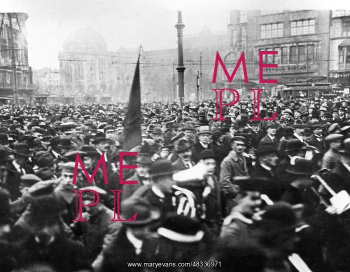 : Demonstration of the SPD at Potsdamer Platz, 1918 : Demonstration of the SPD at Potsdamer Platz, 1918