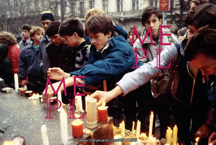 : Demonstration - St. Wenceslas statue - candles : Demonstration - St. Wenceslas statue - candles