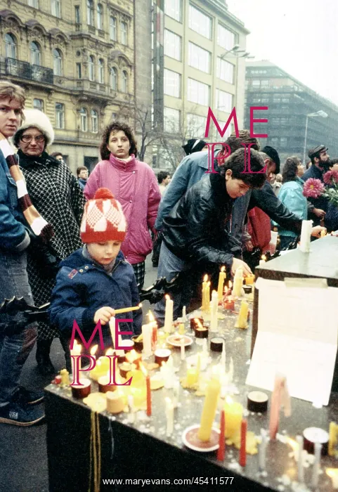 : Demonstration - St. Wenceslas statue - candles : Demonstration - St. Wenceslas statue - candles