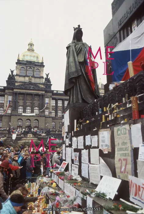 : Demonstration - St. Wenceslas statue - candles : Demonstration - St. Wenceslas statue - candles