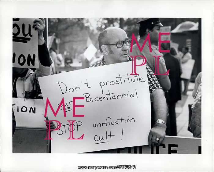 : Demonstration against unification cult, Yankee Stadium, USA : Demonstration against unification cult, Yankee Stadium, USA