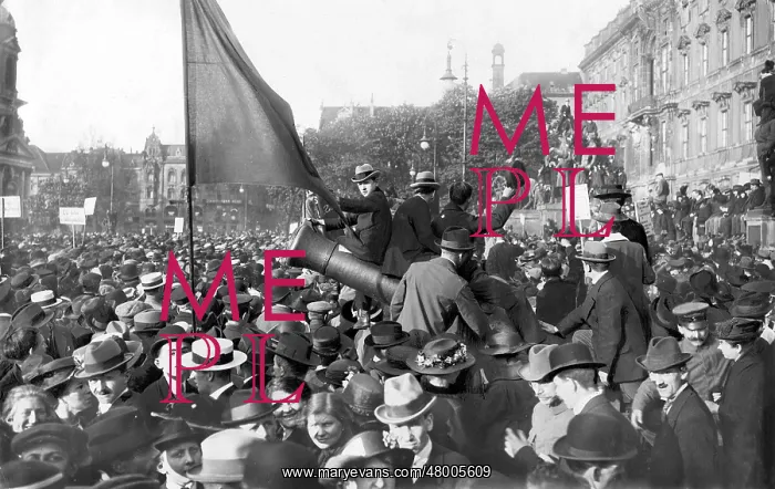 : Demonstration of the USPD in front of the Berlin Palace, 191 : Demonstration of the USPD in front of the Berlin Palace, 191