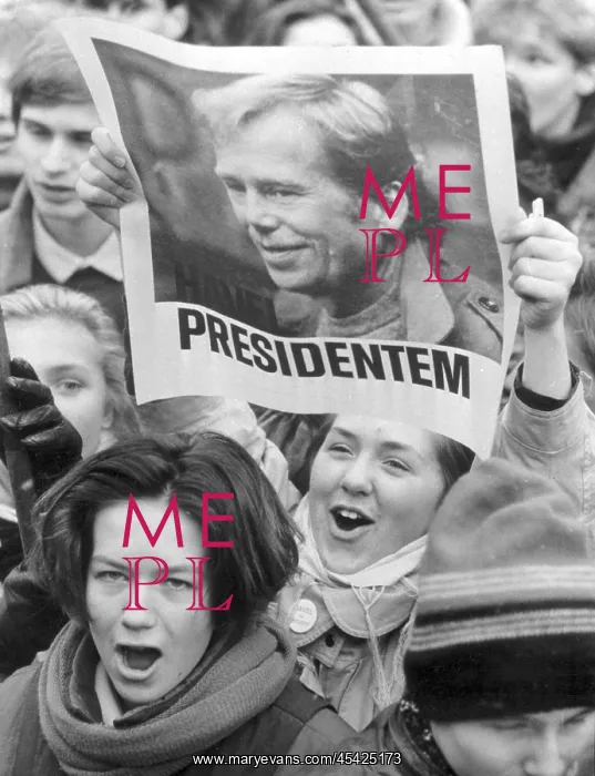 : Demonstration - Vaclav Havel - supporters - students : Demonstration - Vaclav Havel - supporters - students