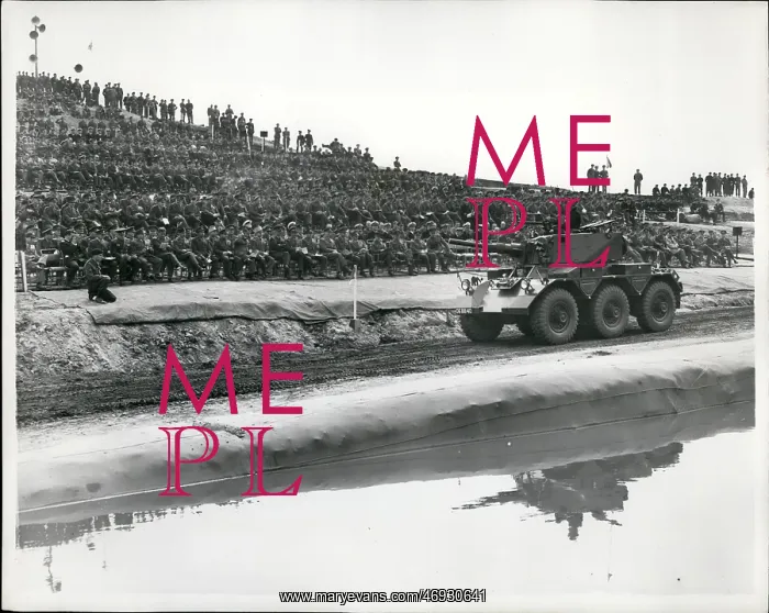 : Demonstration of vehicles by School of Artillery, Bovington : Demonstration of vehicles by School of Artillery, Bovington