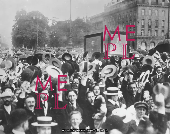 : Demonstration in Vienna, Austria, beginning of WW1 : Demonstration in Vienna, Austria, beginning of WW1