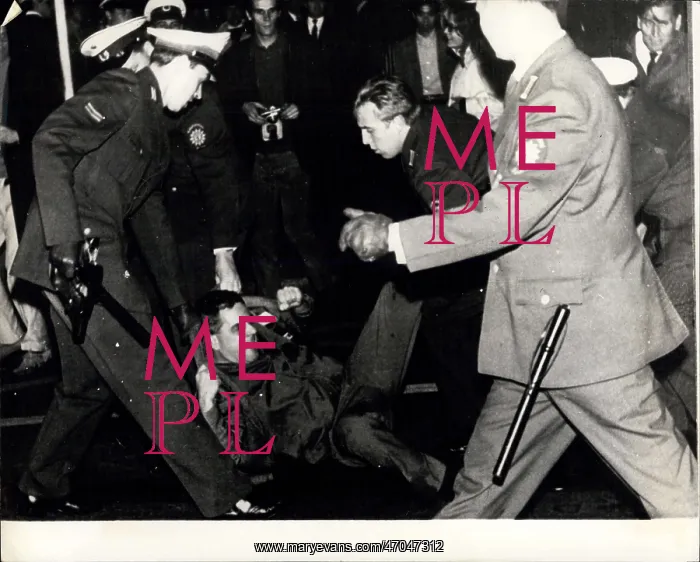 : Demonstration against Vietnam War, West Berlin : Demonstration against Vietnam War, West Berlin