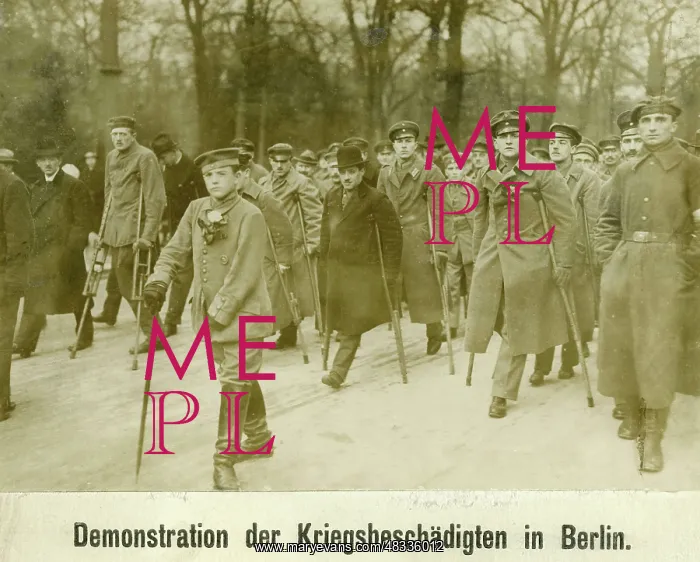 : Demonstration of war-wounded persons in Berlin, 1918 : Demonstration of war-wounded persons in Berlin, 1918