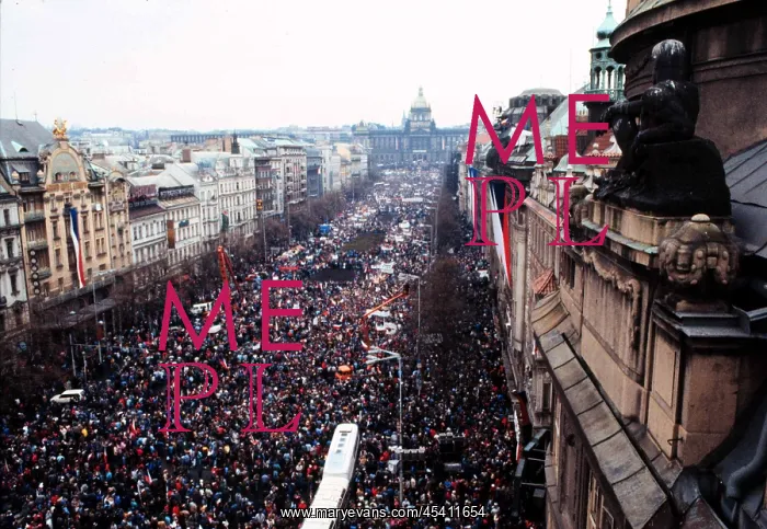 : Demonstration - Wenceslas square - general strike : Demonstration - Wenceslas square - general strike