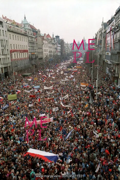 : Demonstration - Wenceslas square - general strike : Demonstration - Wenceslas square - general strike