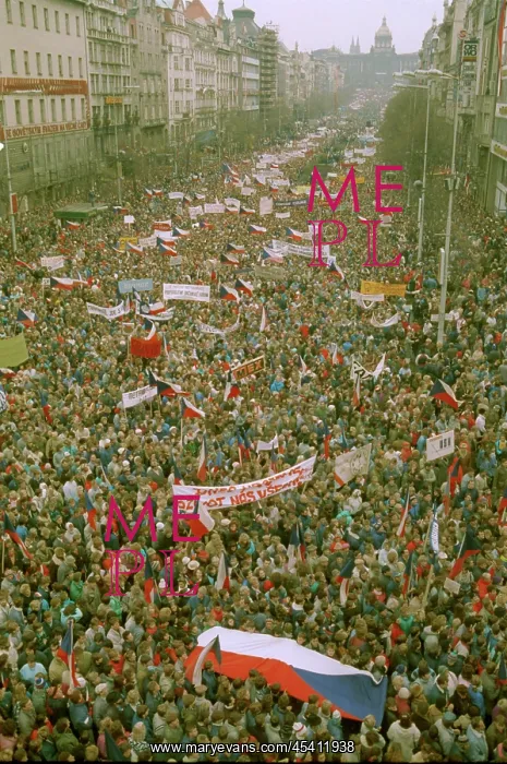 : Demonstration - Wenceslas square - general strike : Demonstration - Wenceslas square - general strike