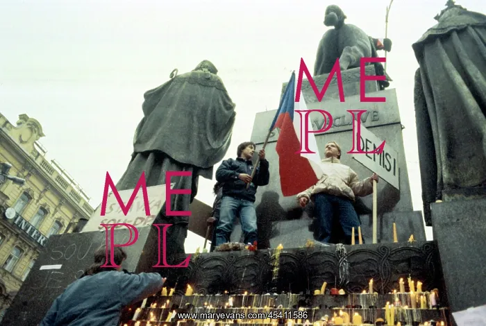 : Demonstration - Wenceslas Square - statue - monument : Demonstration - Wenceslas Square - statue - monument