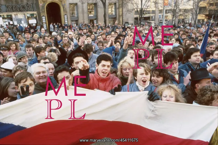 : Demonstration - Wenceslas Square - victory sign : Demonstration - Wenceslas Square - victory sign
