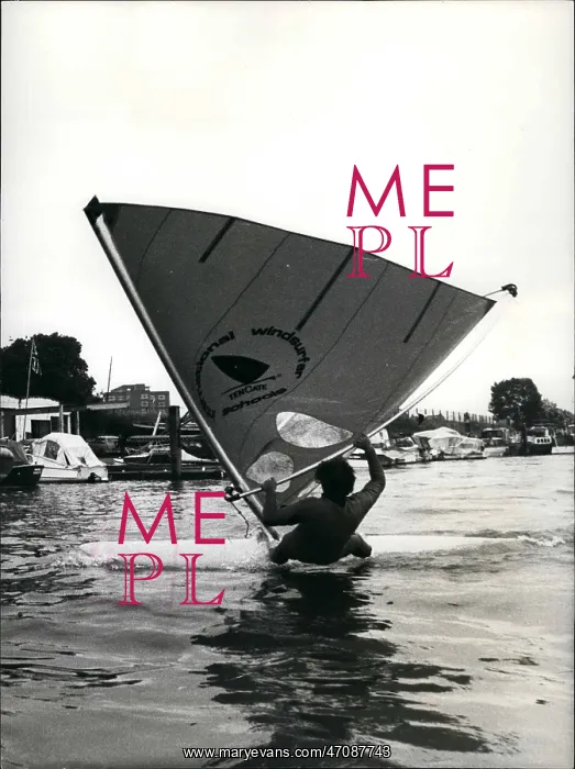 : Demonstration of windsurfing in Surbiton, Surrey : Demonstration of windsurfing in Surbiton, Surrey