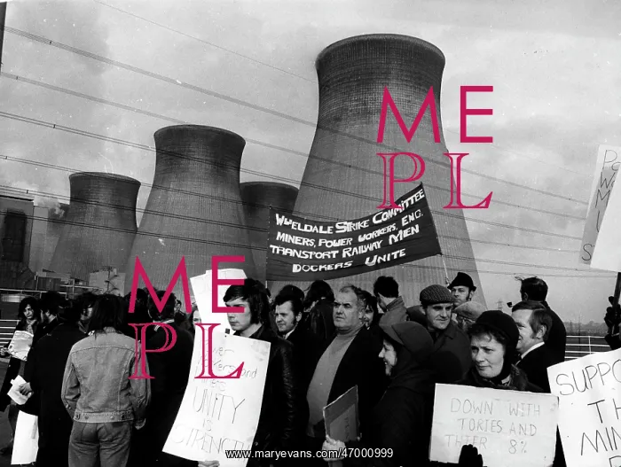 : Demonstration by workers with placards : Demonstration by workers with placards