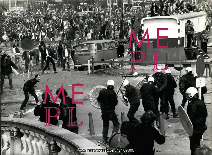 : Demonstrations at Coronation of Queen Beatrix, Amsterdam : Demonstrations at Coronation of Queen Beatrix, Amsterdam