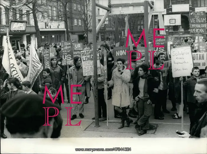 : Demonstrations during visit of President Nixon, Brussels : Demonstrations during visit of President Nixon, Brussels