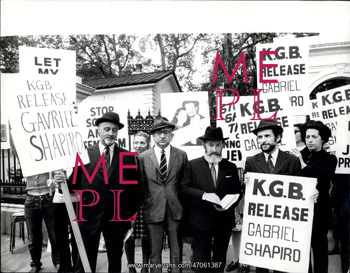 : Demonstrators demanding release of Gavriel Shapiro : Demonstrators demanding release of Gavriel Shapiro