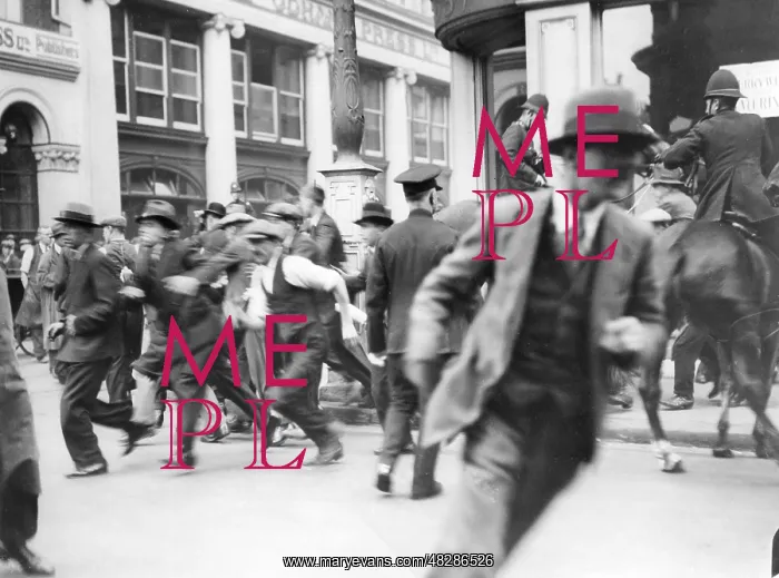 : Demonstrators in London's Bow Street, 1931 : Demonstrators in London's Bow Street, 1931
