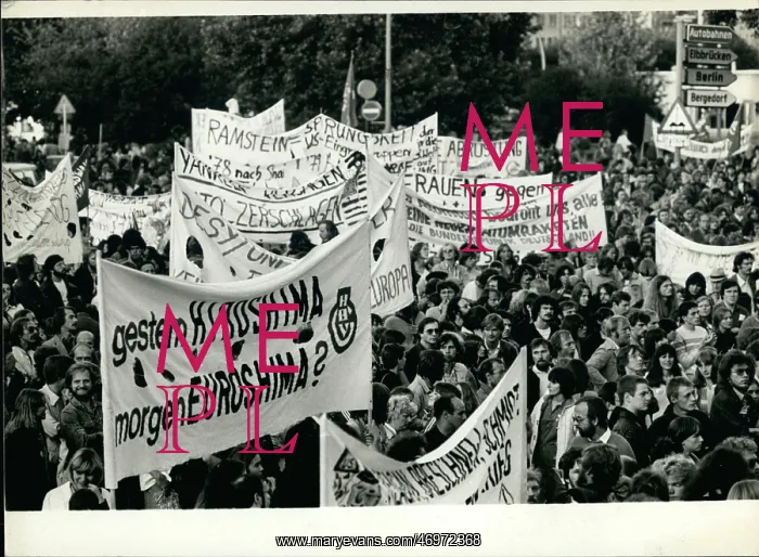 : Demonstrators for peace on 42nd anniversary of WW2 : Demonstrators for peace on 42nd anniversary of WW2