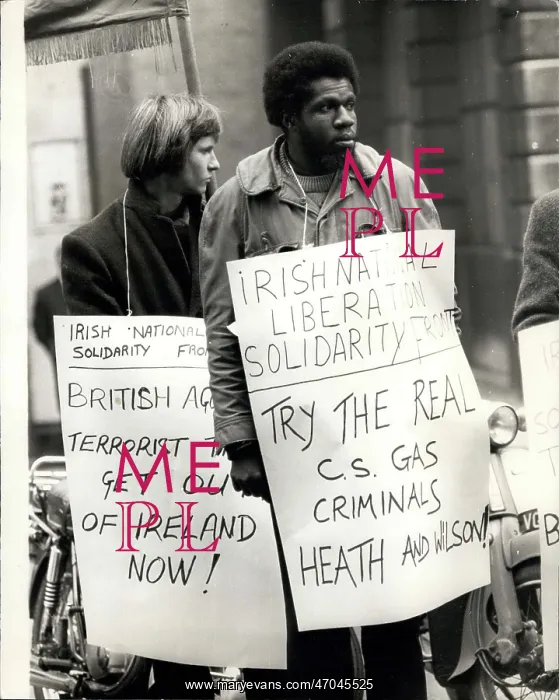 : Demonstrators with placards outside Old Bailey, London : Demonstrators with placards outside Old Bailey, London