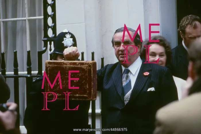 : Denis Healey with Labour budget box 1978 : Denis Healey with Labour budget box 1978