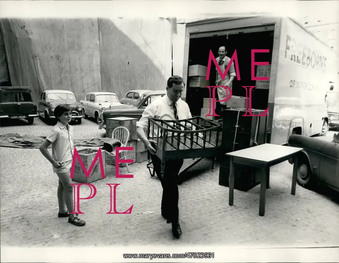 : Denis Healey moving into Admiralty Building flat, London : Denis Healey moving into Admiralty Building flat, London