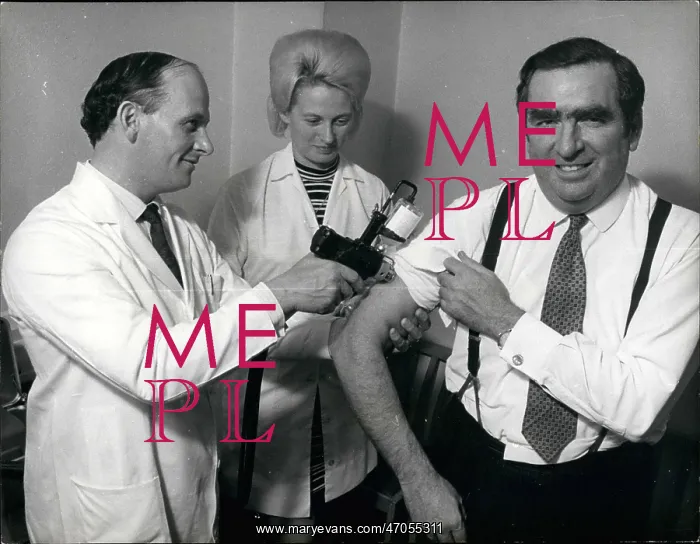 : Denis Healey receiving inoculation against the flu : Denis Healey receiving inoculation against the flu