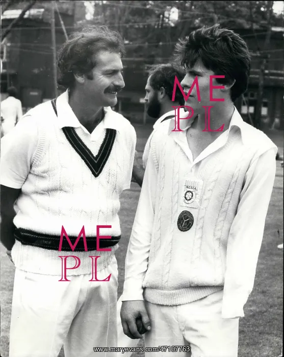 : Dennis Lillee with Paul Crump : Dennis Lillee with Paul Crump