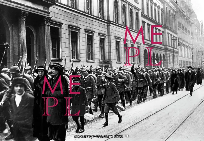 : Departing troops in Berlin, 1914 : Departing troops in Berlin, 1914