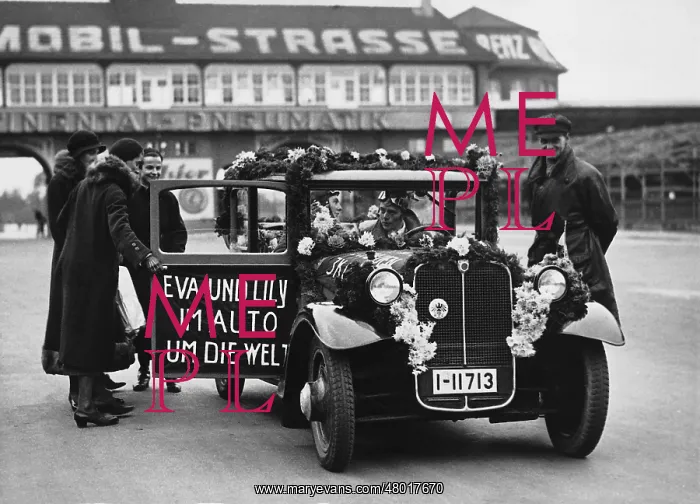 : Departure of a trip by car around the world, 1932 : Departure of a trip by car around the world, 1932