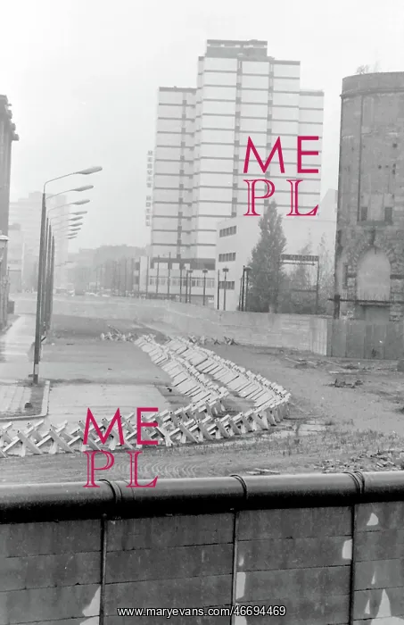  : Depressing view of the Berlin Wall, Berlin, Germany