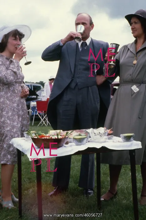 : Derby Day - A Smart Picnic : Derby Day - A Smart Picnic