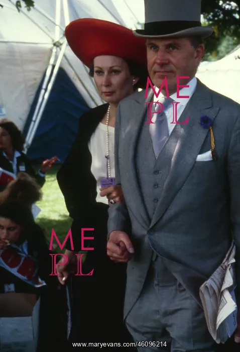 : Derby Day -- well-dressed couple : Derby Day -- well-dressed couple