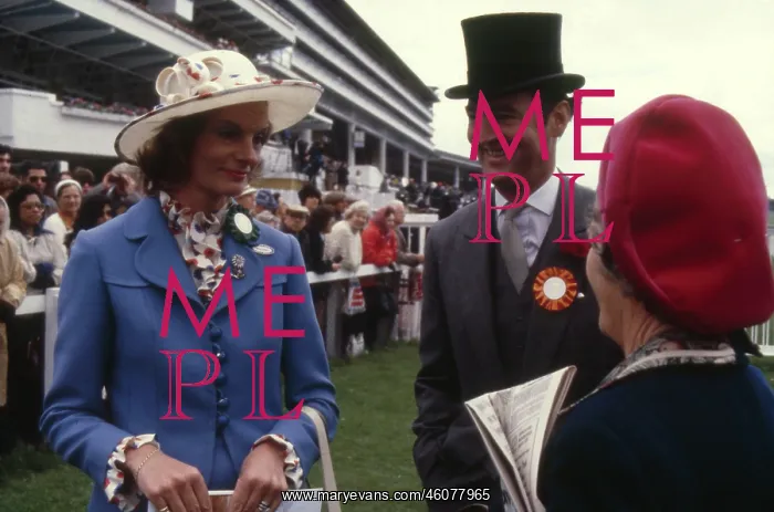 : Derby Day -- well-dressed punters : Derby Day -- well-dressed punters