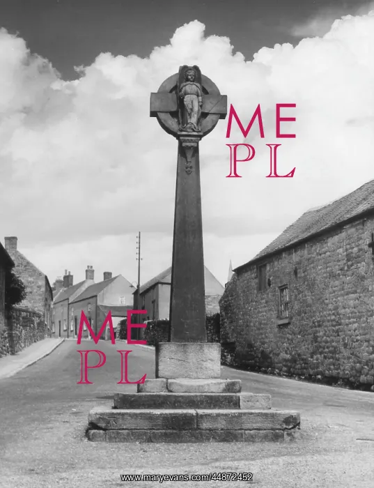 : DERBYSHIRE VILLAGE CROSS : DERBYSHIRE VILLAGE CROSS