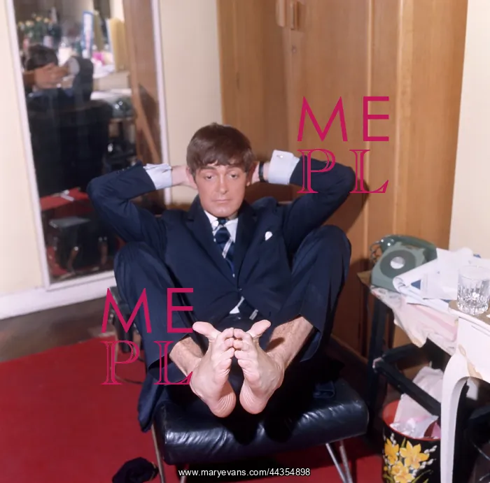 : Derek Nimmo in suit, wiggling toes : Derek Nimmo in suit, wiggling toes