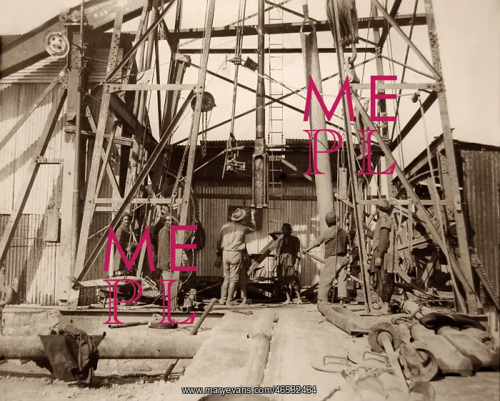 : Derrick Floor of an oil rig, Iran : Derrick Floor of an oil rig, Iran