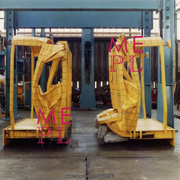  : Design of coach structures to absorb energy in a collision