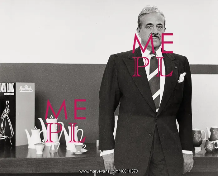 : Designer Raymond Loewy : Designer Raymond Loewy