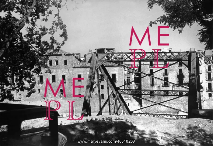 : Destroyed bridge over the Ebro, Tortosa, 1938 : Destroyed bridge over the Ebro, Tortosa, 1938