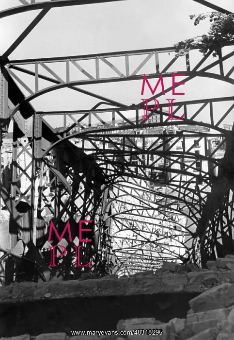 : Destroyed bridge over the Ebro, Tortosa, 1938 : Destroyed bridge over the Ebro, Tortosa, 1938