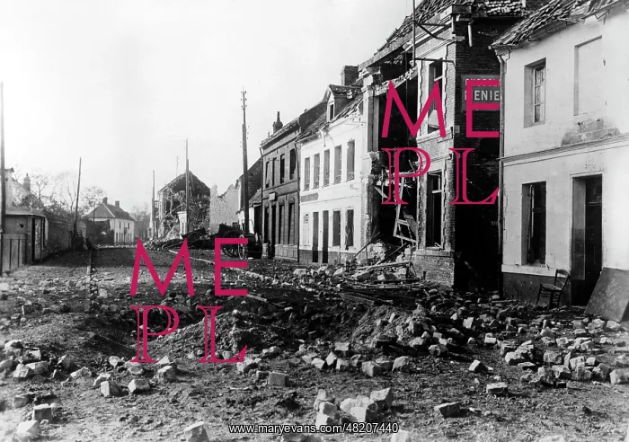 : Destroyed building in St. Laurent, 1914 : Destroyed building in St. Laurent, 1914