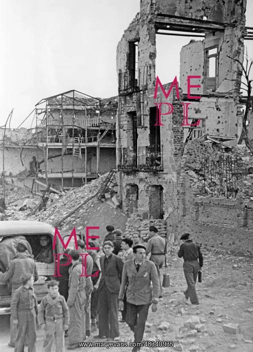: Destroyed buildings in Madrid, 1939 : Destroyed buildings in Madrid, 1939