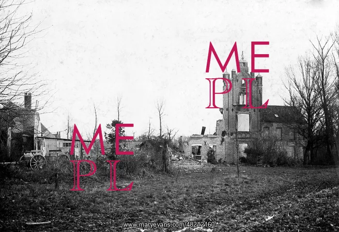 : Destroyed castle in Flanders, 1916 : Destroyed castle in Flanders, 1916