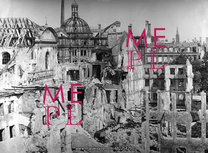 : Destroyed houses in Munich, 1945 : Destroyed houses in Munich, 1945